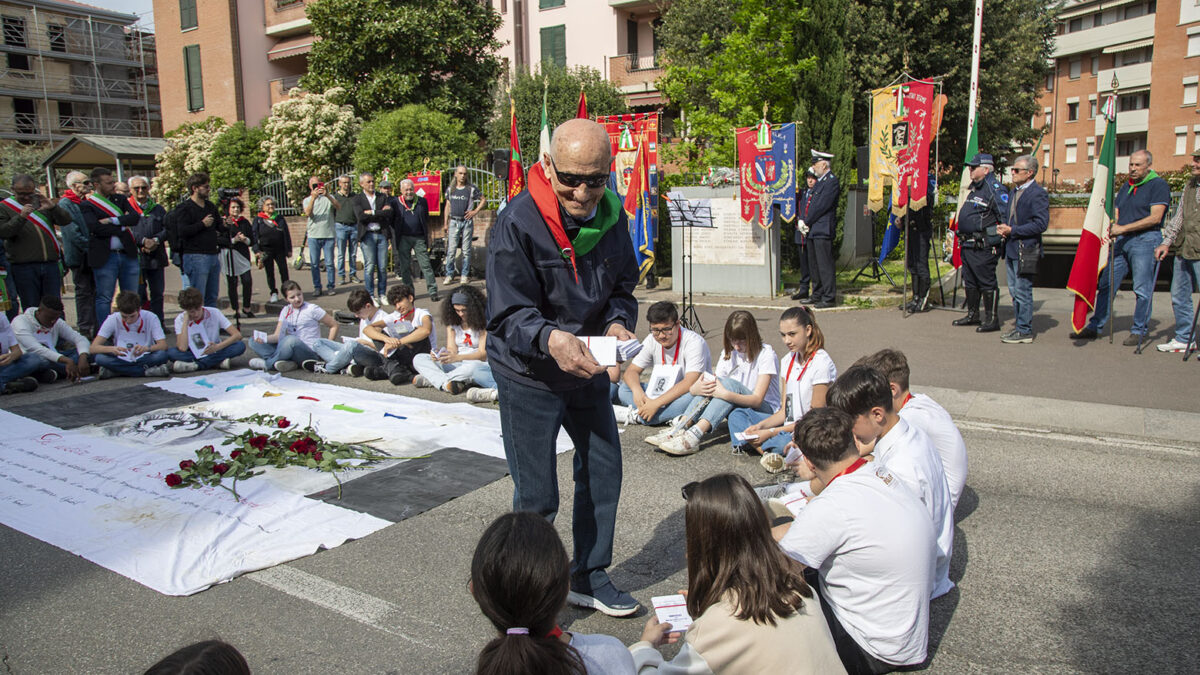 DALLA CERIMONIA DI POZZO BECCA IL MONITO DEGLI STUDENTI A COLTIVARE LA MEMORIA, IN NOME DELLA PACE