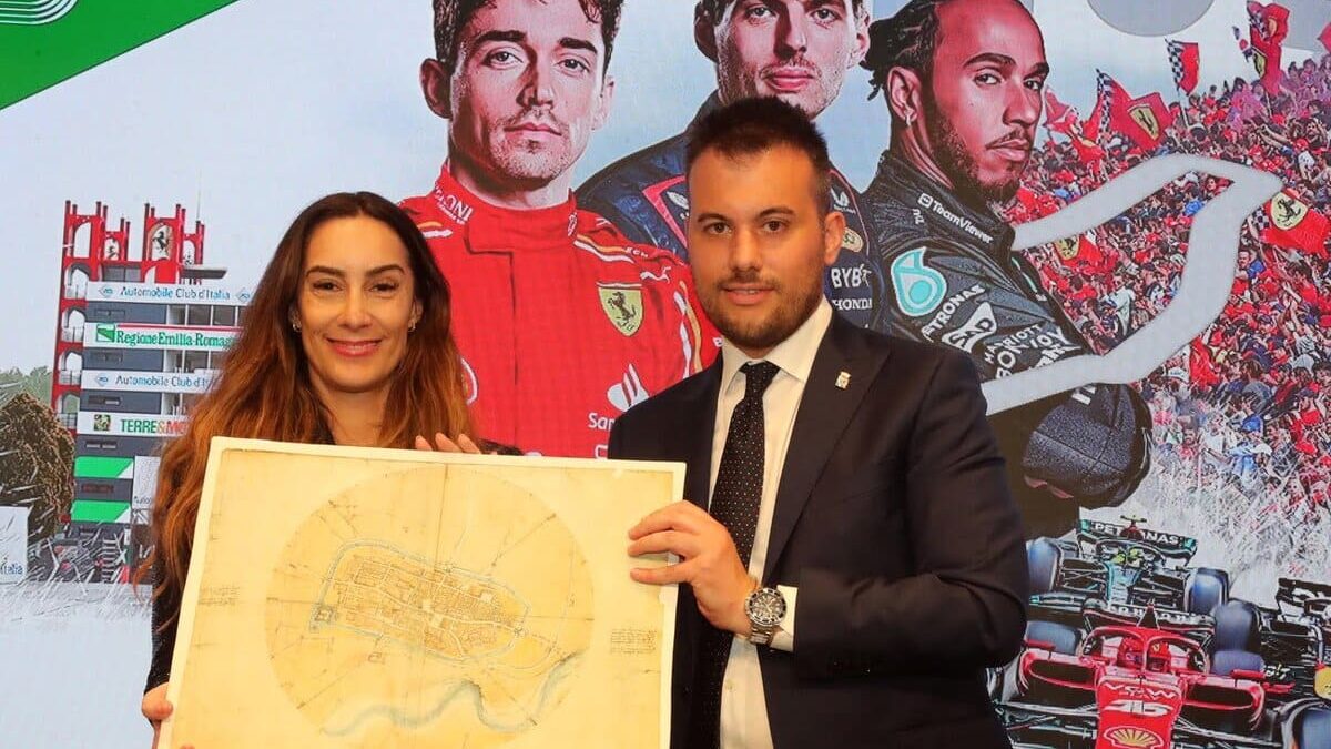 Il Sindaco Panieri ha donato a Bianca Senna la riproduzione della piantina di Leonardo