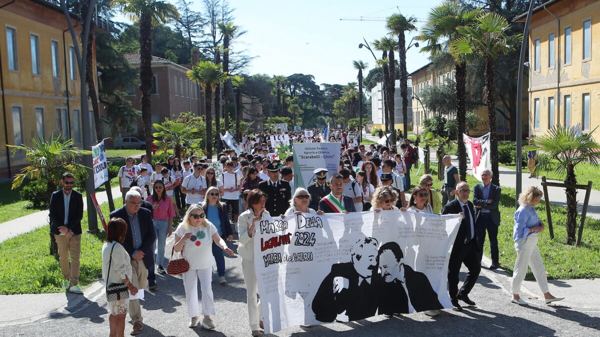 “Noi abbiamo scelto di non stare zitti” in 800 alla Marcia dei Valori