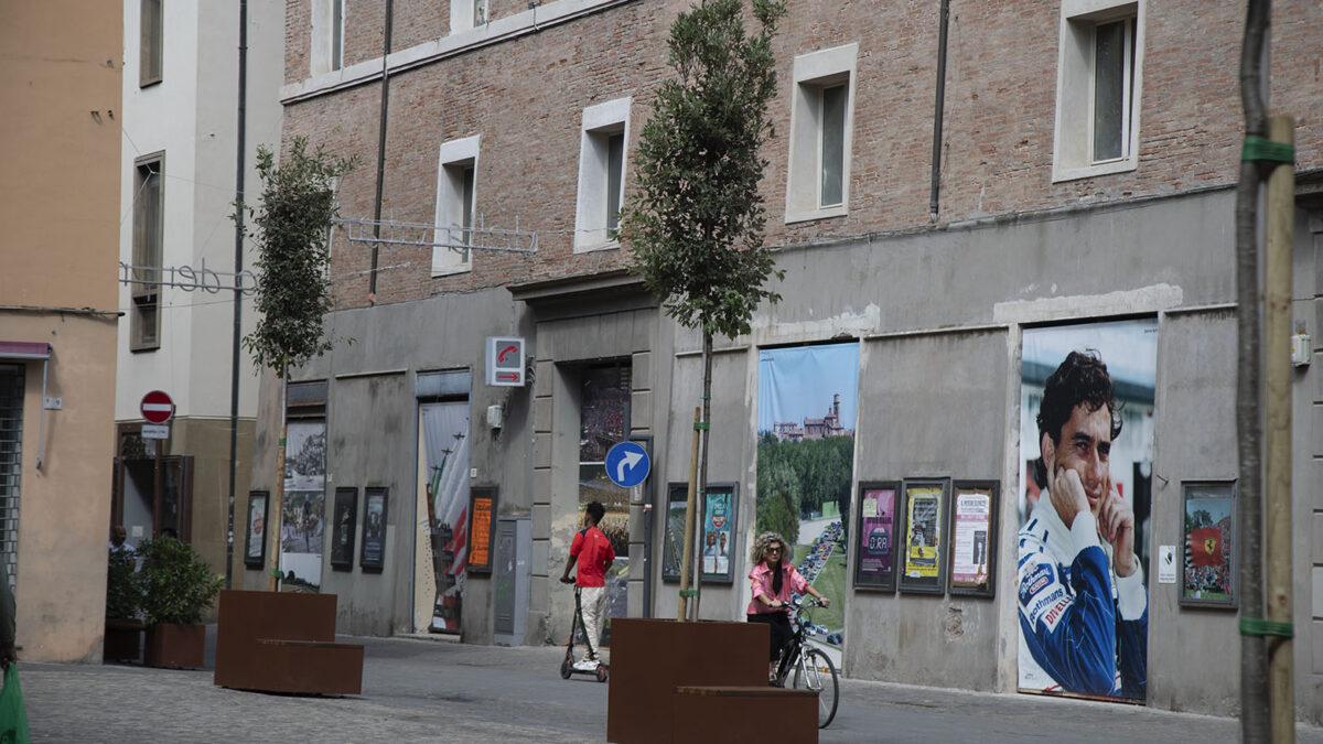 Più decoro e vivibilità, in centro storico arrivano panchine e fioriere