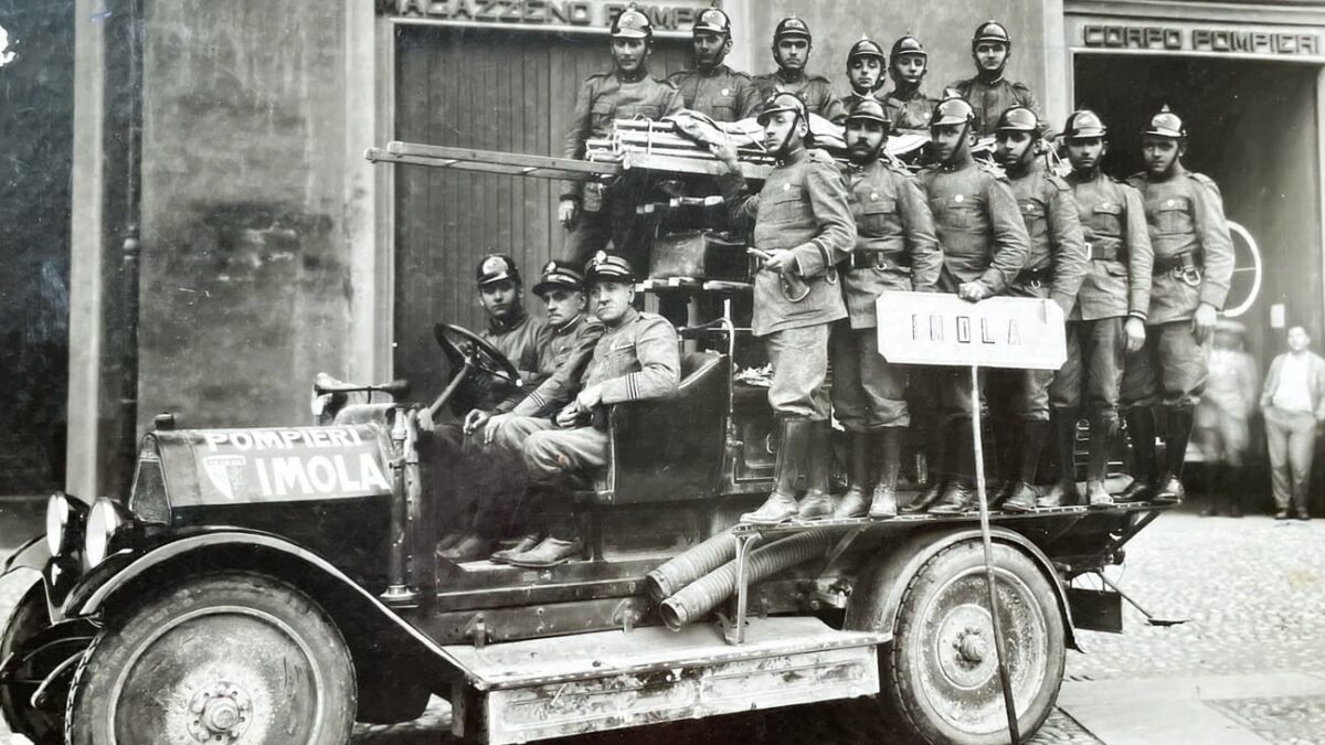 Imola, quando la caserma dei Pompieri era in Piazza Matteotti