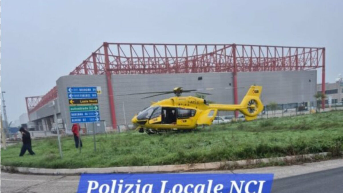 Auto investe pedone in via Lasie, interviene l’elisoccorso