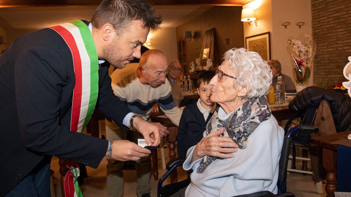 I 100 anni di Gina Manaresi: il Sindaco e la città festeggiano il traguardo