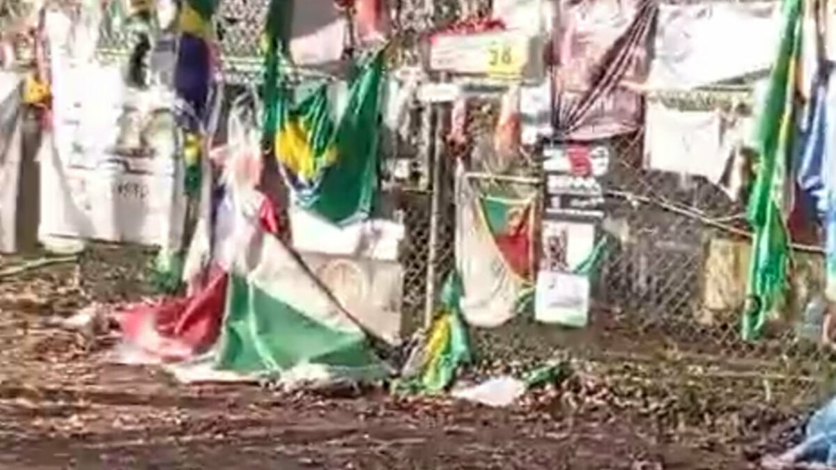 Parco delle Acque: vandalizzate bandiere e cestini vicini al Monumento di Senna